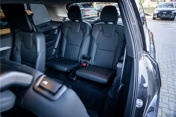Volvo XC90 2.0 T8 Plug-in hybrid AWD Plus Dark - Panorama | Luchtvering | H&K | Elek. Trekhaak | 360 Camera