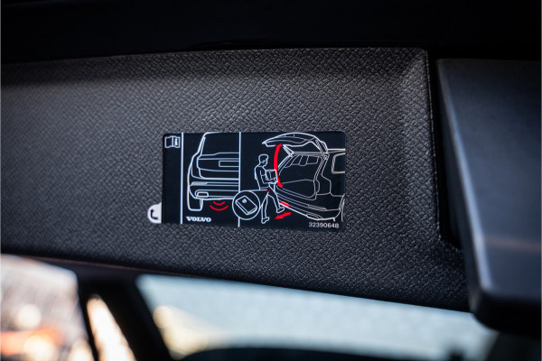 Volvo XC90 2.0 T8 Plug-in hybrid AWD Plus Dark - Panorama | Luchtvering | H&K | Elek. Trekhaak | 360 Camera