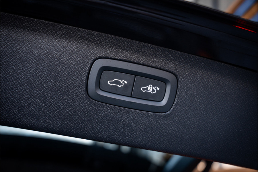 Volvo XC90 2.0 T8 Plug-in hybrid AWD Plus Dark - Panorama | Luchtvering | H&K | Elek. Trekhaak | 360 Camera