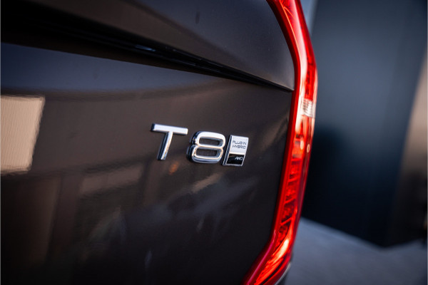 Volvo XC90 2.0 T8 Plug-in hybrid AWD Plus Dark - Panorama | Luchtvering | H&K | Elek. Trekhaak | 360 Camera