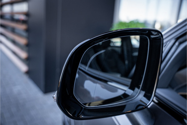 Volvo XC90 2.0 T8 Plug-in hybrid AWD Plus Dark - Panorama | Luchtvering | H&K | Elek. Trekhaak | 360 Camera