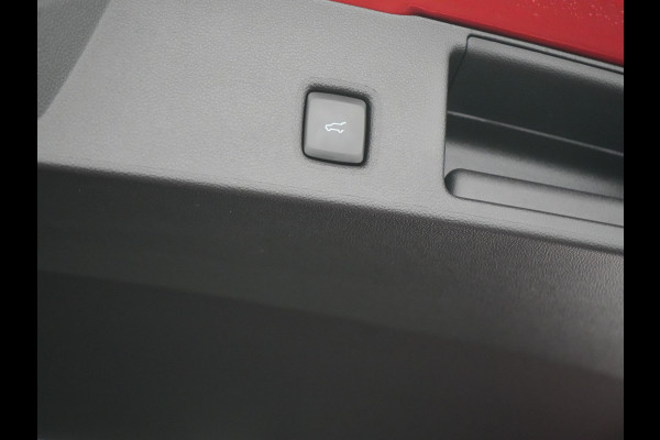 Ford Kuga 2.5 ST-Line Plug In Hybrid 225pk PHEV | Head Up | Adaptive Cruise | 360 Camera | Sportstoelen & Stuur Verwarmd | Apple Carplay | Navigatie | Virtual | Blis | Keyless | DAB |