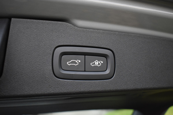 Volvo V60 T6 AWD 350PK Plug-in hybrid Plus Dark | Trekhaak | H&K | Contour stoelen | 360 Camera | 19"LMV |