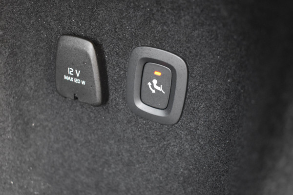 Volvo V60 T6 AWD 350PK Plug-in hybrid Plus Dark | Trekhaak | H&K | Contour stoelen | 360 Camera | 19"LMV |