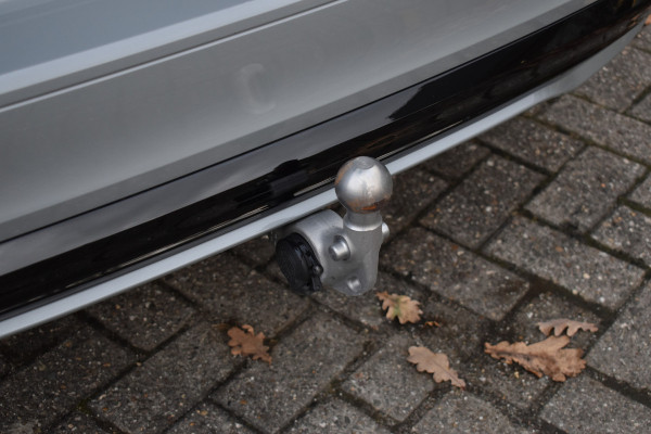 Volvo V60 T6 AWD 350PK Plug-in hybrid Plus Dark | Trekhaak | H&K | Contour stoelen | 360 Camera | 19"LMV |