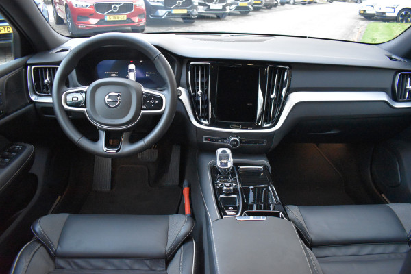 Volvo V60 T6 AWD 350PK Plug-in hybrid Plus Dark | Trekhaak | H&K | Contour stoelen | 360 Camera | 19"LMV |