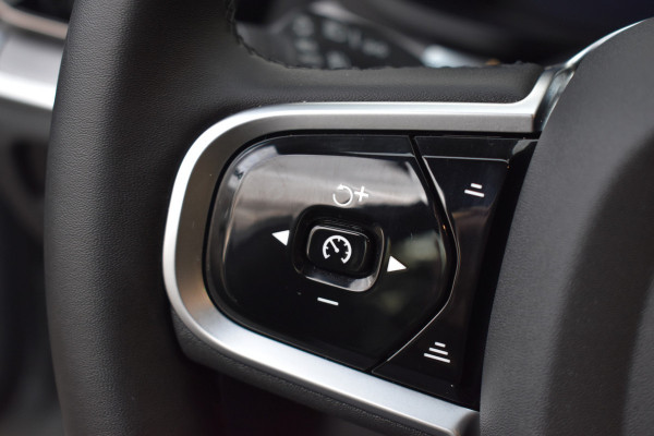 Volvo V60 T6 AWD 350PK Plug-in hybrid Plus Dark | Trekhaak | H&K | Contour stoelen | 360 Camera | 19"LMV |