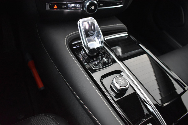 Volvo V60 T6 AWD 350PK Plug-in hybrid Plus Dark | Trekhaak | H&K | Contour stoelen | 360 Camera | 19"LMV |