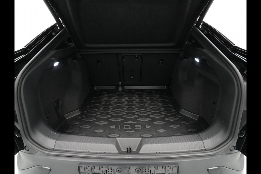 Volkswagen ID.5 Pro Business 77 kWh 286pk Navigatie Camera Stoelverwarming Acc 246