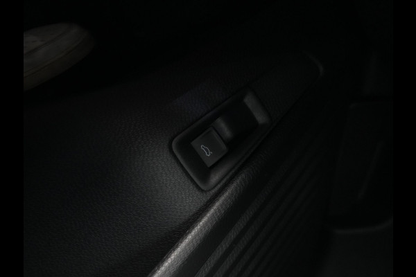 Volkswagen ID.5 Pro Business 77 kWh 286pk Navigatie Camera Stoelverwarming Acc 246