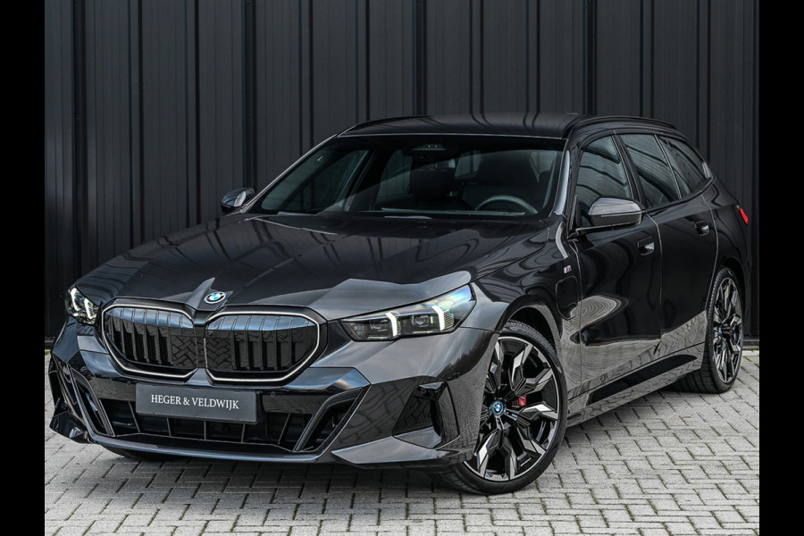 BMW 5 Serie Touring 530e xDRIVE | M-SPORT PRO | HARMAN / KARDON | COMFORT ACCESS | TREKHAAK | SHADOW-LINE | DAB+ | ICONIC GLOW | ADAPTIVE LE