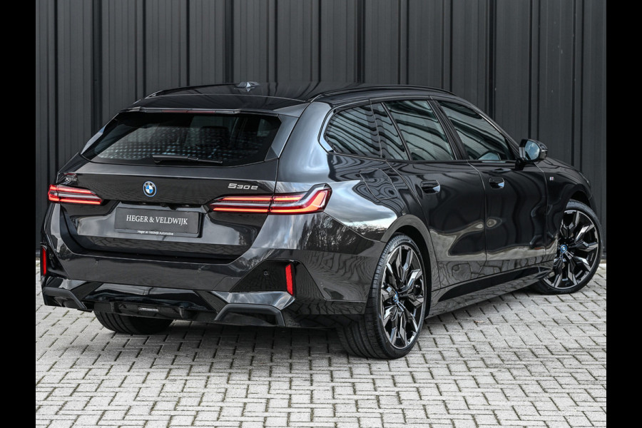 BMW 5 Serie Touring 530e xDRIVE | M-SPORT PRO | HARMAN / KARDON | COMFORT ACCESS | TREKHAAK | SHADOW-LINE | DAB+ | ICONIC GLOW | ADAPTIVE LE