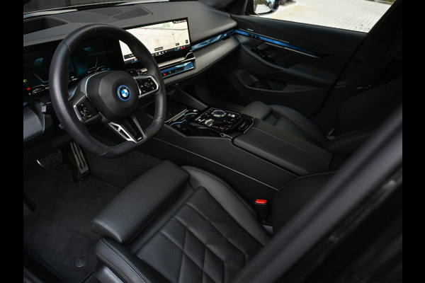 BMW 5 Serie Touring 530e xDRIVE | M-SPORT PRO | HARMAN / KARDON | COMFORT ACCESS | TREKHAAK | SHADOW-LINE | DAB+ | ICONIC GLOW | ADAPTIVE LE