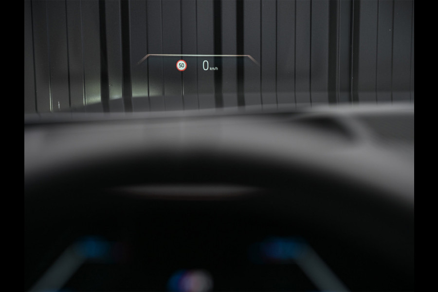 BMW 5 Serie Touring 530e xDRIVE | M-SPORT PRO | HARMAN / KARDON | COMFORT ACCESS | TREKHAAK | SHADOW-LINE | DAB+ | ICONIC GLOW | ADAPTIVE LE