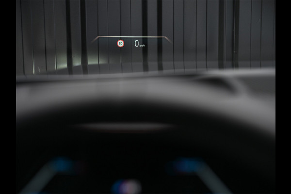 BMW 5 Serie Touring 530e xDRIVE | M-SPORT PRO | HARMAN / KARDON | COMFORT ACCESS | TREKHAAK | SHADOW-LINE | DAB+ | ICONIC GLOW | ADAPTIVE LE