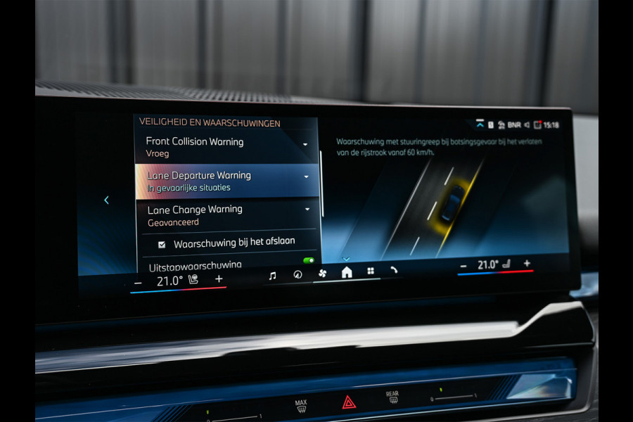 BMW 5 Serie Touring 530e xDRIVE | M-SPORT PRO | HARMAN / KARDON | COMFORT ACCESS | TREKHAAK | SHADOW-LINE | DAB+ | ICONIC GLOW | ADAPTIVE LE