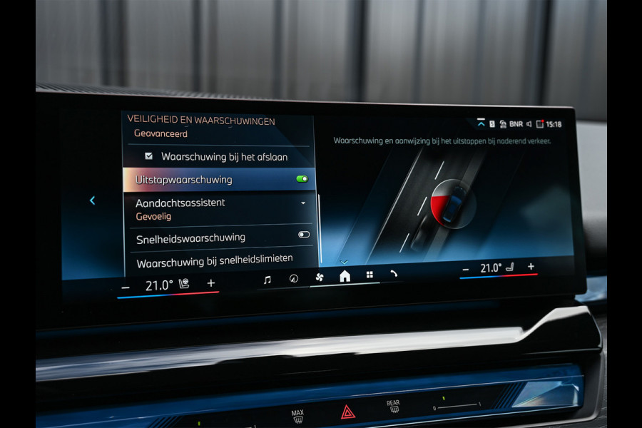 BMW 5 Serie Touring 530e xDRIVE | M-SPORT PRO | HARMAN / KARDON | COMFORT ACCESS | TREKHAAK | SHADOW-LINE | DAB+ | ICONIC GLOW | ADAPTIVE LE