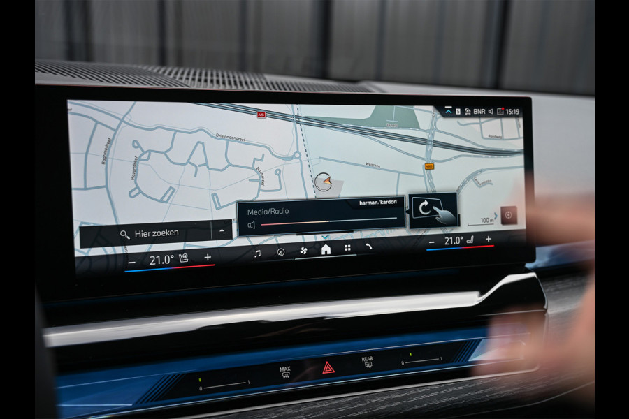 BMW 5 Serie Touring 530e xDRIVE | M-SPORT PRO | HARMAN / KARDON | COMFORT ACCESS | TREKHAAK | SHADOW-LINE | DAB+ | ICONIC GLOW | ADAPTIVE LE