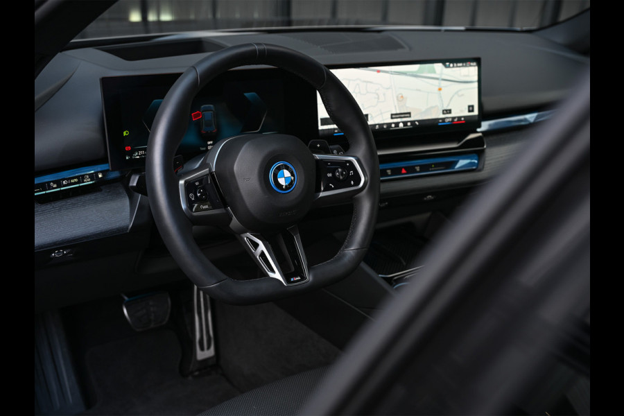 BMW 5 Serie Touring 530e xDRIVE | M-SPORT PRO | HARMAN / KARDON | COMFORT ACCESS | TREKHAAK | SHADOW-LINE | DAB+ | ICONIC GLOW | ADAPTIVE LE