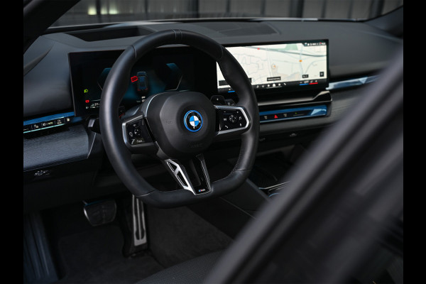 BMW 5 Serie Touring 530e xDRIVE | M-SPORT PRO | HARMAN / KARDON | COMFORT ACCESS | TREKHAAK | SHADOW-LINE | DAB+ | ICONIC GLOW | ADAPTIVE LE