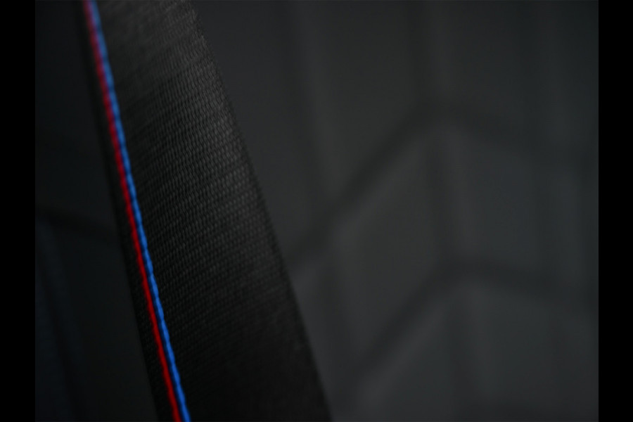 BMW 5 Serie Touring 530e xDRIVE | M-SPORT PRO | HARMAN / KARDON | COMFORT ACCESS | TREKHAAK | SHADOW-LINE | DAB+ | ICONIC GLOW | ADAPTIVE LE