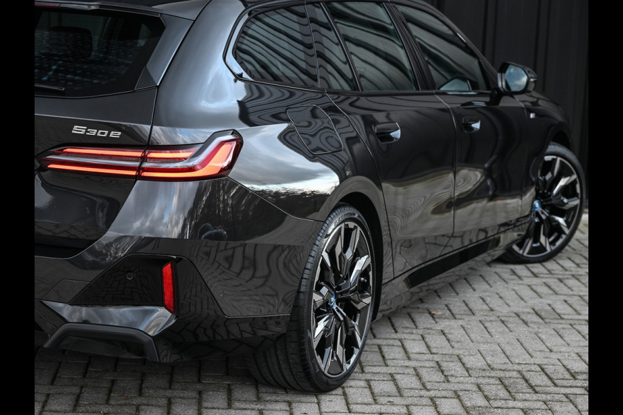 BMW 5 Serie Touring 530e xDRIVE | M-SPORT PRO | HARMAN / KARDON | COMFORT ACCESS | TREKHAAK | SHADOW-LINE | DAB+ | ICONIC GLOW | ADAPTIVE LE