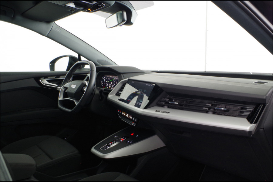 Audi Q4 e-tron 40 82 kWh S line > Camera/ Adaptief Cruise control/Stoelverwarming...