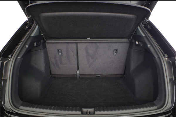 Audi Q4 e-tron 40 82 kWh S line > Camera/ Adaptief Cruise control/Stoelverwarming...
