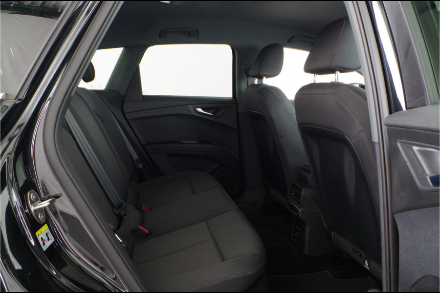 Audi Q4 e-tron 40 82 kWh S line > Camera/ Adaptief Cruise control/Stoelverwarming...