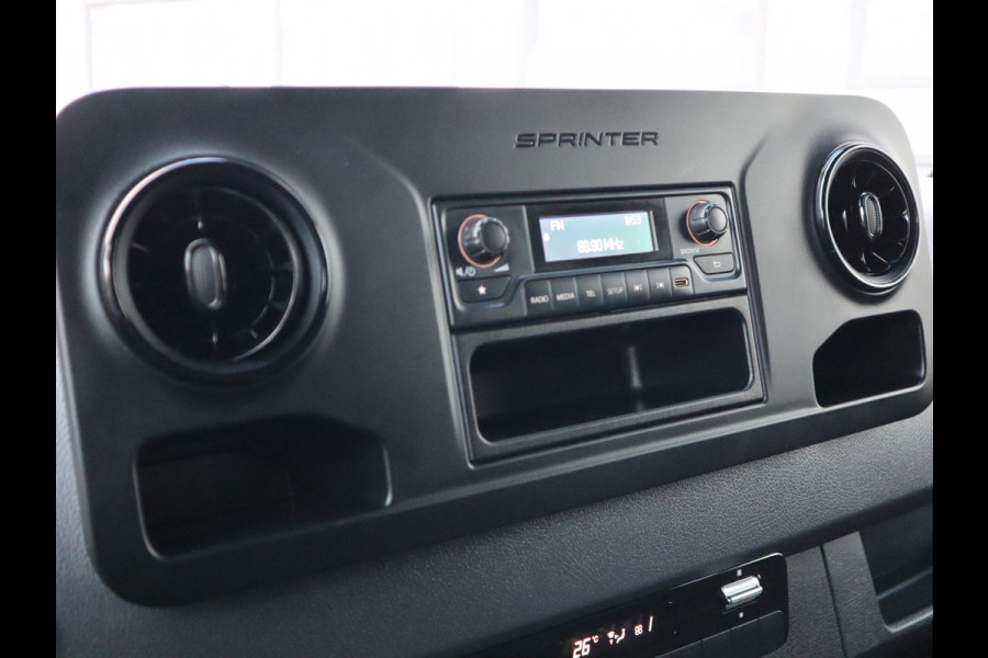 Mercedes-Benz eSprinter eSprinter 55 kWh 100% Elektrisch L2H2 - Camera - Airco