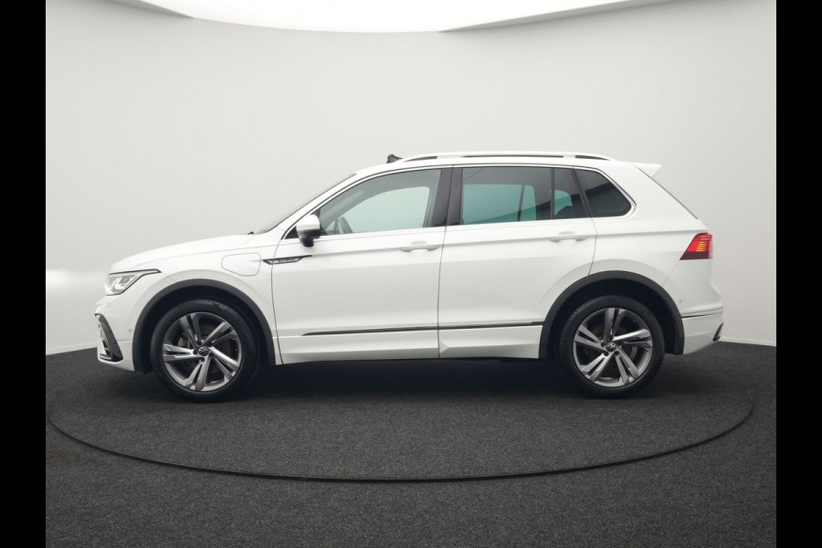 Volkswagen Tiguan 1.4 TSI eHybrid R-Line Business+ Plug In Hybrid 245pk Dealer O.H. PHEV | Panodak | Adaptive Cruise | 360 Camera | IQ Light | Lederen Stoelen Memory & Verwarmd | Apple Carplay | Stuur Verwarmd | Sfeerverlichting | Virtual | Navigatie | Blis | DAB |