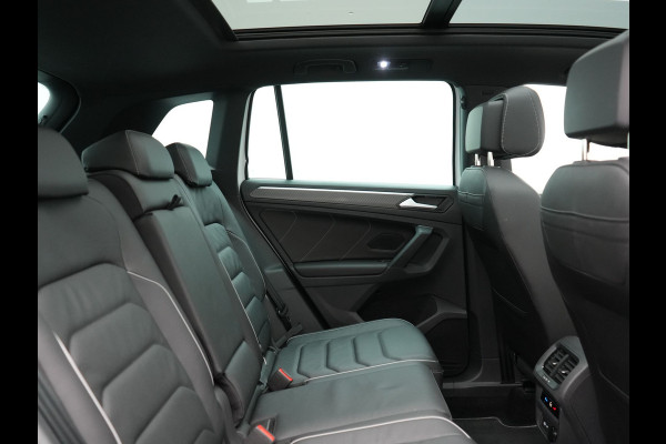 Volkswagen Tiguan 1.4 TSI eHybrid R-Line Business+ Plug In Hybrid 245pk Dealer O.H. PHEV | Panodak | Adaptive Cruise | 360 Camera | IQ Light | Lederen Stoelen Memory & Verwarmd | Apple Carplay | Stuur Verwarmd | Sfeerverlichting | Virtual | Navigatie | Blis | DAB |