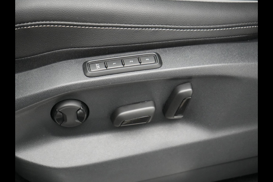 Volkswagen Tiguan 1.4 TSI eHybrid R-Line Business+ Plug In Hybrid 245pk Dealer O.H. PHEV | Panodak | Adaptive Cruise | 360 Camera | IQ Light | Lederen Stoelen Memory & Verwarmd | Apple Carplay | Stuur Verwarmd | Sfeerverlichting | Virtual | Navigatie | Blis | DAB |