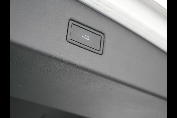 Volkswagen Tiguan 1.4 TSI eHybrid R-Line Business+ Plug In Hybrid 245pk Dealer O.H. PHEV | Panodak | Adaptive Cruise | 360 Camera | IQ Light | Lederen Stoelen Memory & Verwarmd | Apple Carplay | Stuur Verwarmd | Sfeerverlichting | Virtual | Navigatie | Blis | DAB |