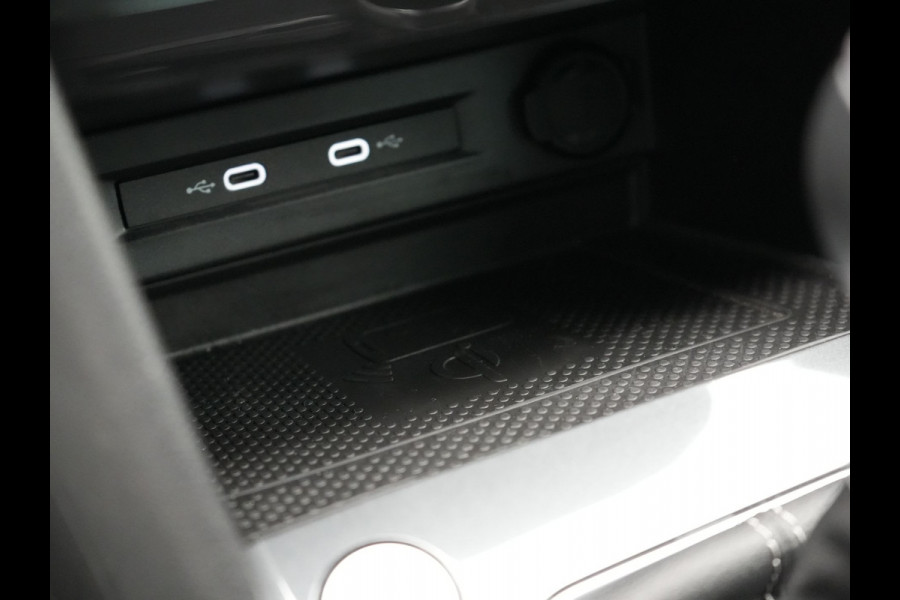 Volkswagen Tiguan 1.4 TSI eHybrid R-Line Business+ Plug In Hybrid 245pk Dealer O.H. PHEV | Panodak | Adaptive Cruise | 360 Camera | IQ Light | Lederen Stoelen Memory & Verwarmd | Apple Carplay | Stuur Verwarmd | Sfeerverlichting | Virtual | Navigatie | Blis | DAB |