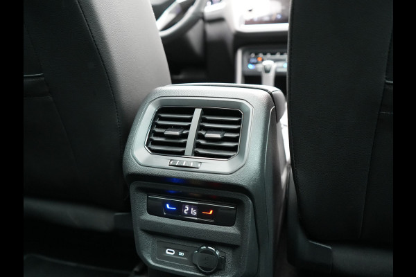 Volkswagen Tiguan 1.4 TSI eHybrid R-Line Business+ Plug In Hybrid 245pk Dealer O.H. PHEV | Panodak | Adaptive Cruise | 360 Camera | IQ Light | Lederen Stoelen Memory & Verwarmd | Apple Carplay | Stuur Verwarmd | Sfeerverlichting | Virtual | Navigatie | Blis | DAB |