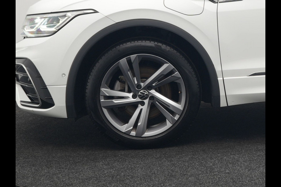 Volkswagen Tiguan 1.4 TSI eHybrid R-Line Business+ Plug In Hybrid 245pk Dealer O.H. PHEV | Panodak | Adaptive Cruise | 360 Camera | IQ Light | Lederen Stoelen Memory & Verwarmd | Apple Carplay | Stuur Verwarmd | Sfeerverlichting | Virtual | Navigatie | Blis | DAB |