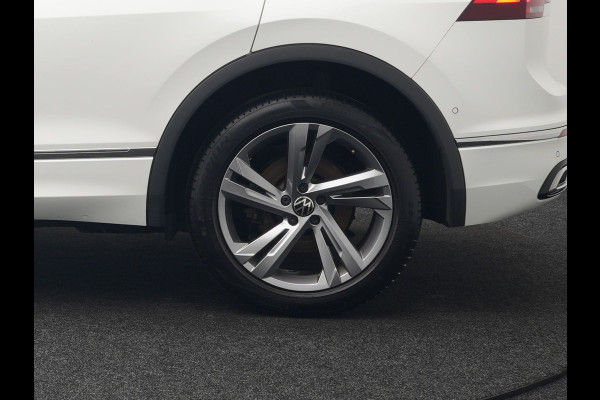 Volkswagen Tiguan 1.4 TSI eHybrid R-Line Business+ Plug In Hybrid 245pk Dealer O.H. PHEV | Panodak | Adaptive Cruise | 360 Camera | IQ Light | Lederen Stoelen Memory & Verwarmd | Apple Carplay | Stuur Verwarmd | Sfeerverlichting | Virtual | Navigatie | Blis | DAB |