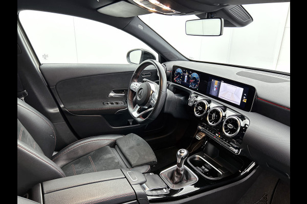 Mercedes-Benz A-Klasse 160 Business Solution AMG 5 Spaaks lichtmetalen velgen AMG | MUBX wide screen | Navigatie | Parking support met camera achter | Inclusief 24 maanden MB Certified garantie voor Europa.