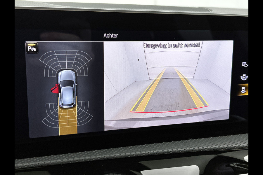 Mercedes-Benz A-Klasse 160 Business Solution AMG 5 Spaaks lichtmetalen velgen AMG | MUBX wide screen | Navigatie | Parking support met camera achter | Inclusief 24 maanden MB Certified garantie voor Europa.