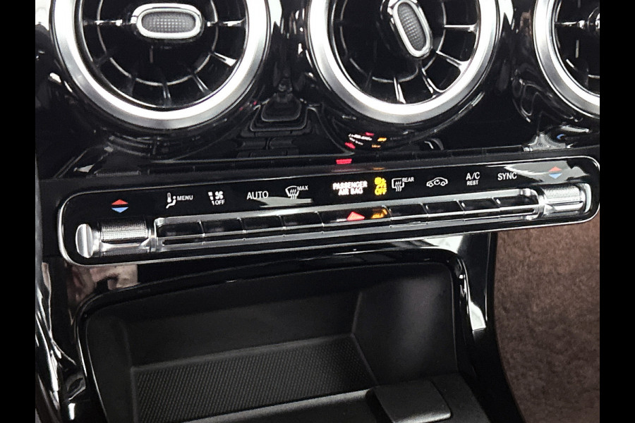 Mercedes-Benz A-Klasse 160 Business Solution AMG 5 Spaaks lichtmetalen velgen AMG | MUBX wide screen | Navigatie | Parking support met camera achter | Inclusief 24 maanden MB Certified garantie voor Europa.