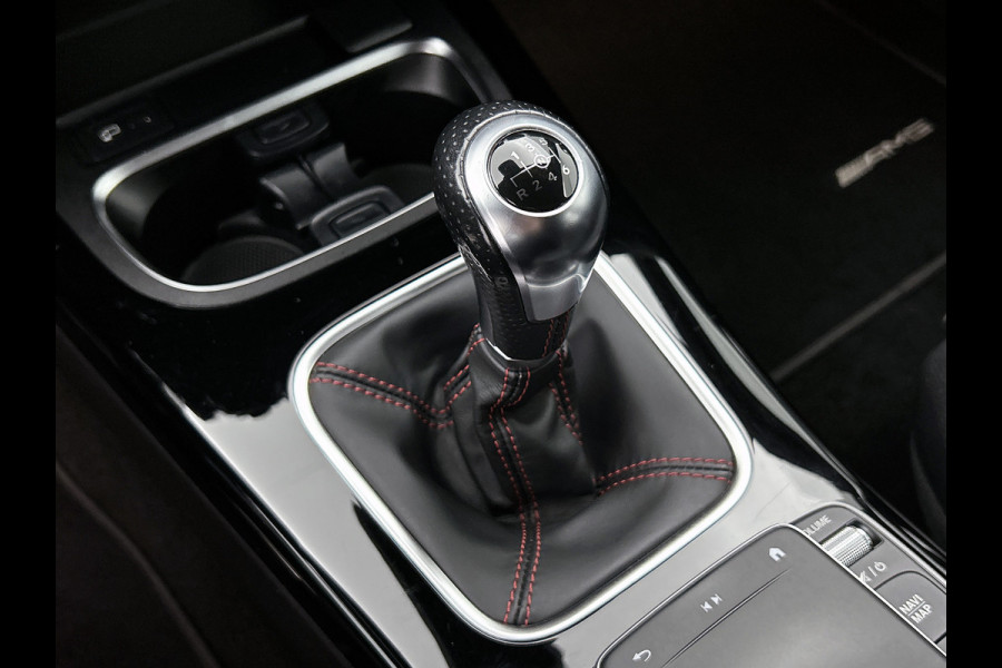 Mercedes-Benz A-Klasse 160 Business Solution AMG 5 Spaaks lichtmetalen velgen AMG | MUBX wide screen | Navigatie | Parking support met camera achter | Inclusief 24 maanden MB Certified garantie voor Europa.