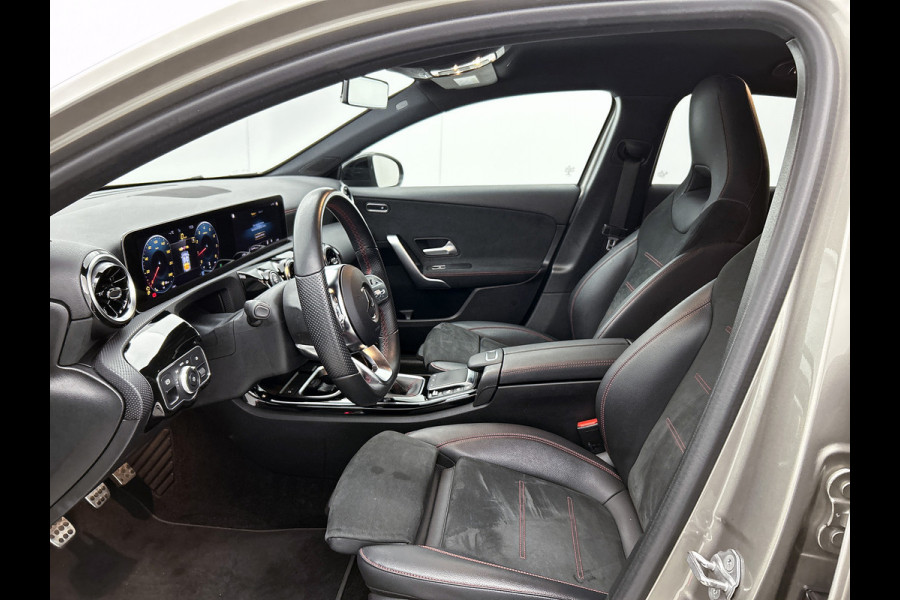 Mercedes-Benz A-Klasse 160 Business Solution AMG 5 Spaaks lichtmetalen velgen AMG | MUBX wide screen | Navigatie | Parking support met camera achter | Inclusief 24 maanden MB Certified garantie voor Europa.