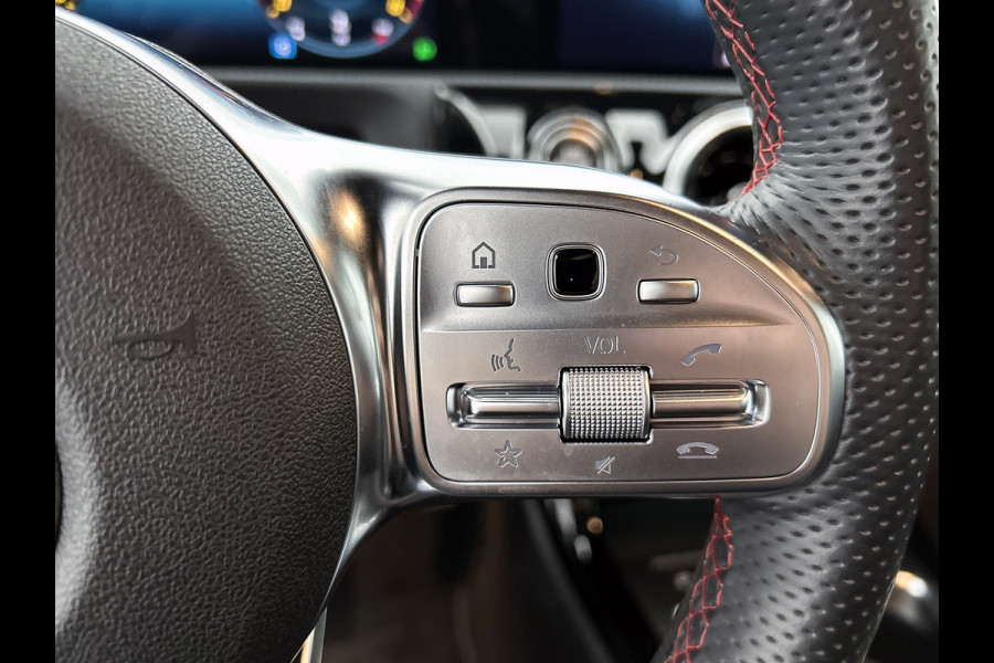 Mercedes-Benz A-Klasse 160 Business Solution AMG 5 Spaaks lichtmetalen velgen AMG | MUBX wide screen | Navigatie | Parking support met camera achter | Inclusief 24 maanden MB Certified garantie voor Europa.