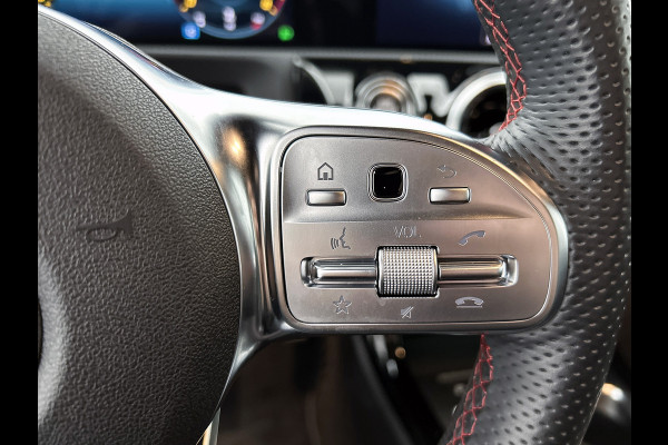 Mercedes-Benz A-Klasse 160 Business Solution AMG 5 Spaaks lichtmetalen velgen AMG | MUBX wide screen | Navigatie | Parking support met camera achter | Inclusief 24 maanden MB Certified garantie voor Europa.