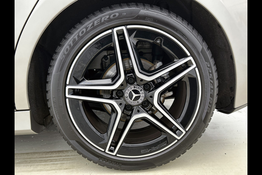 Mercedes-Benz A-Klasse 160 Business Solution AMG 5 Spaaks lichtmetalen velgen AMG | MUBX wide screen | Navigatie | Parking support met camera achter | Inclusief 24 maanden MB Certified garantie voor Europa.