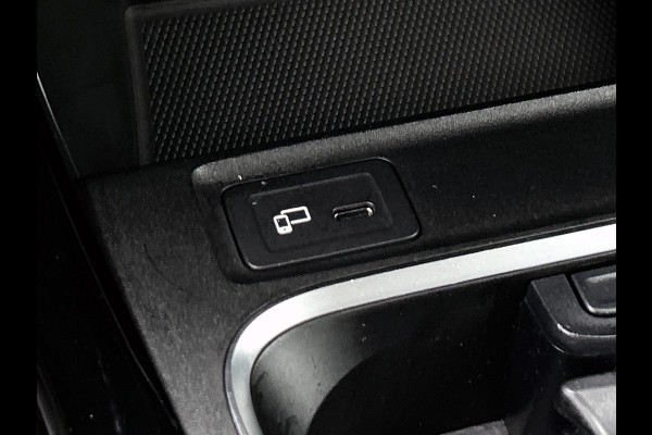 Mercedes-Benz A-Klasse 160 Business Solution AMG 5 Spaaks lichtmetalen velgen AMG | MUBX wide screen | Navigatie | Parking support met camera achter | Inclusief 24 maanden MB Certified garantie voor Europa.