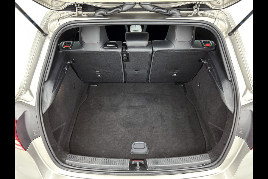 Mercedes-Benz A-Klasse 160 Business Solution AMG 5 Spaaks lichtmetalen velgen AMG | MUBX wide screen | Navigatie | Parking support met camera achter | Inclusief 24 maanden MB Certified garantie voor Europa.