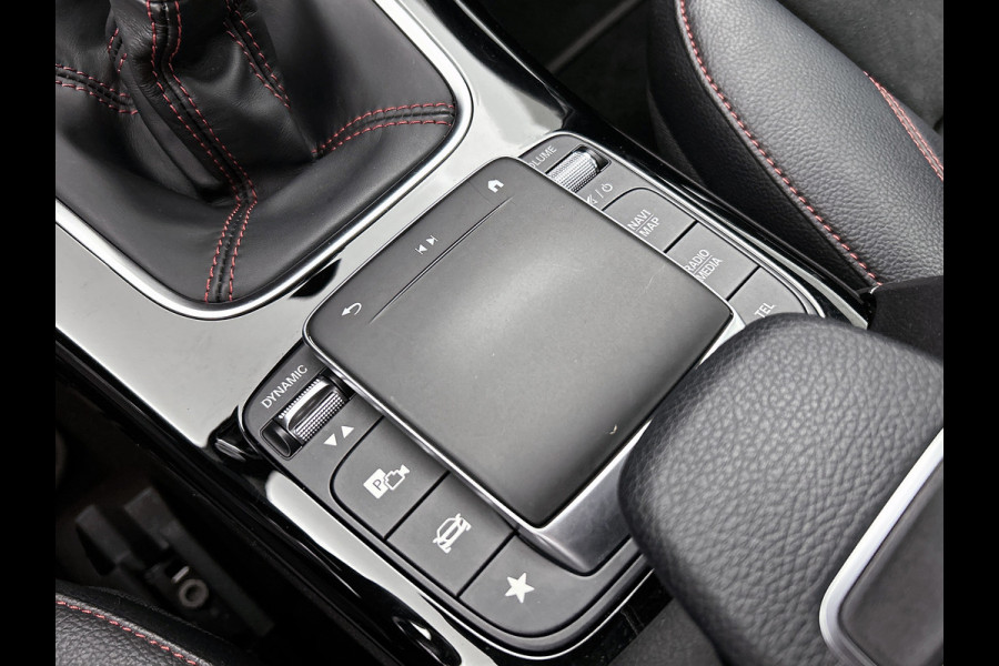 Mercedes-Benz A-Klasse 160 Business Solution AMG 5 Spaaks lichtmetalen velgen AMG | MUBX wide screen | Navigatie | Parking support met camera achter | Inclusief 24 maanden MB Certified garantie voor Europa.