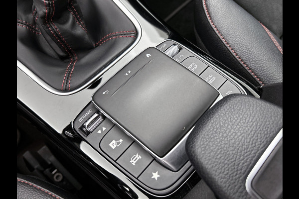 Mercedes-Benz A-Klasse 160 Business Solution AMG 5 Spaaks lichtmetalen velgen AMG | MUBX wide screen | Navigatie | Parking support met camera achter | Inclusief 24 maanden MB Certified garantie voor Europa.